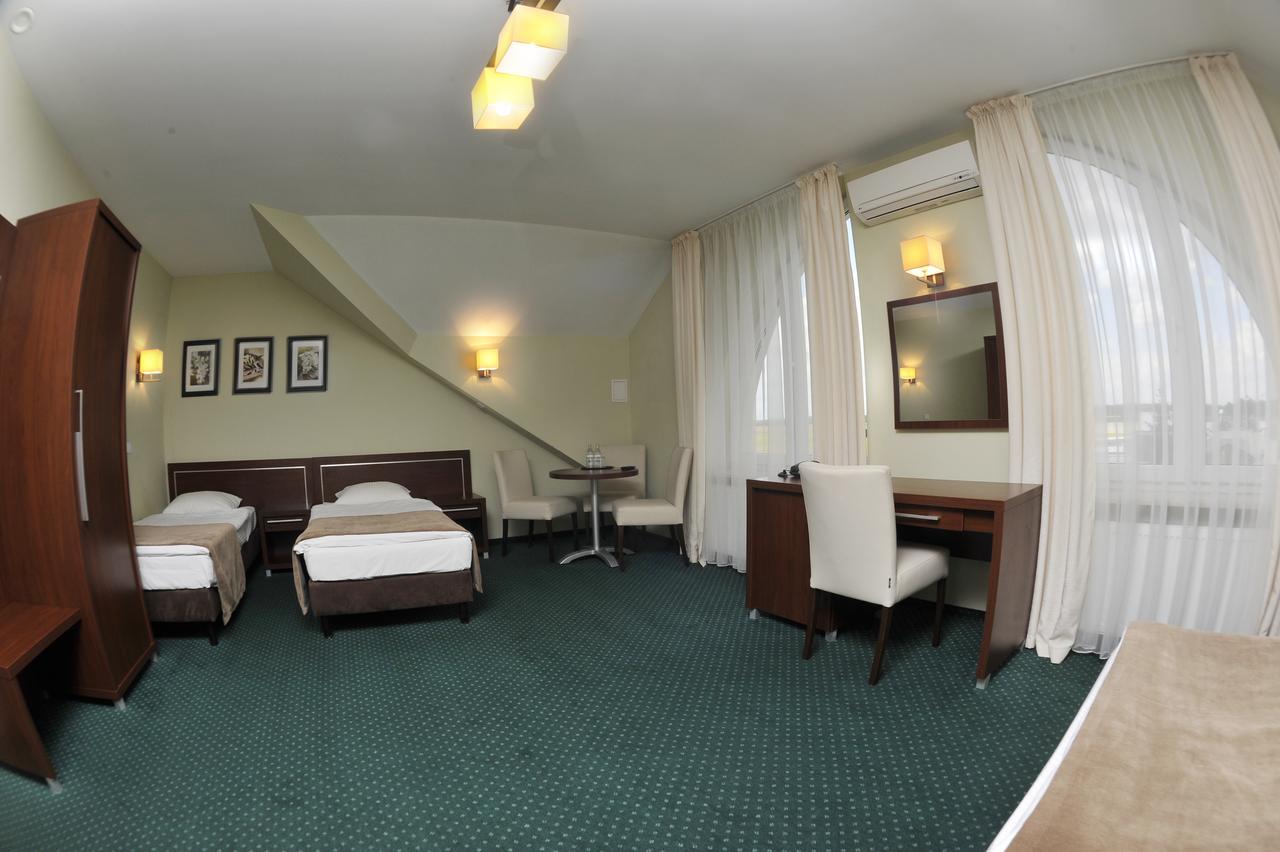 Hotel Lotos Woskrzenice Duze エクステリア 写真
