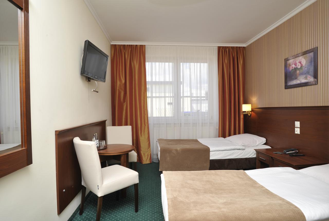 Hotel Lotos Woskrzenice Duze エクステリア 写真