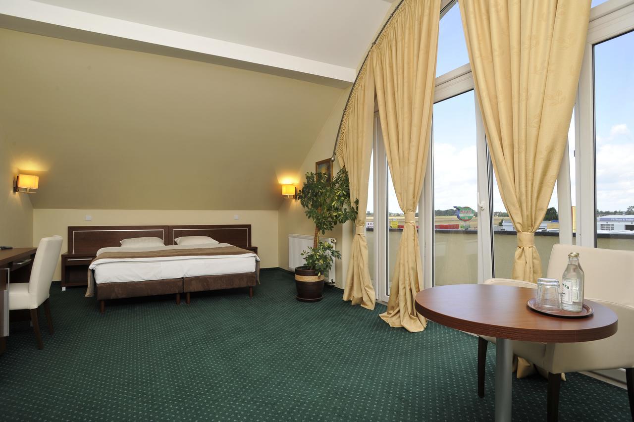 Hotel Lotos Woskrzenice Duze エクステリア 写真