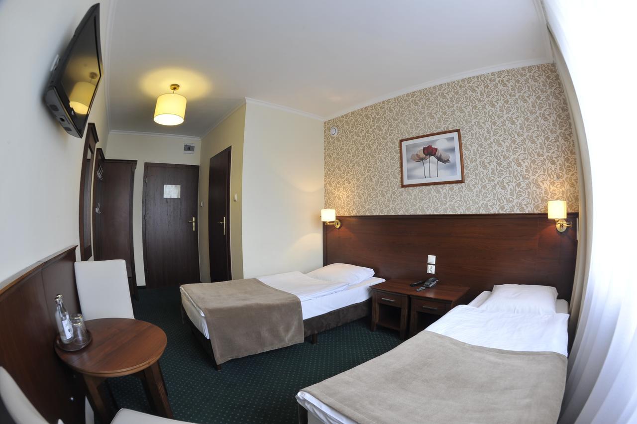Hotel Lotos Woskrzenice Duze エクステリア 写真
