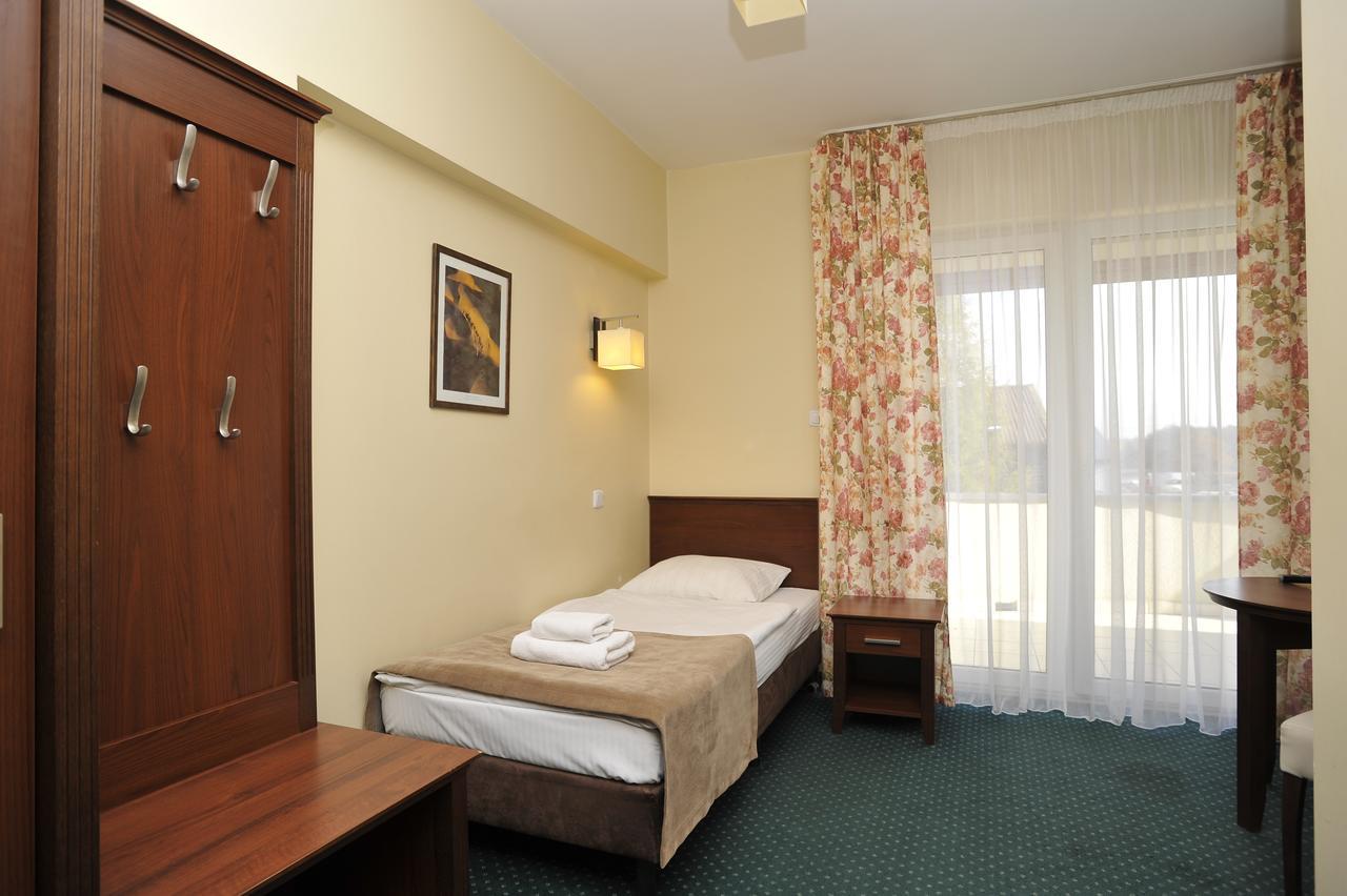 Hotel Lotos Woskrzenice Duze エクステリア 写真