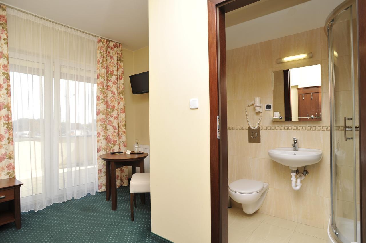 Hotel Lotos Woskrzenice Duze エクステリア 写真