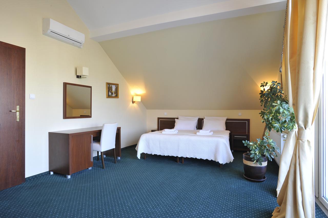 Hotel Lotos Woskrzenice Duze エクステリア 写真