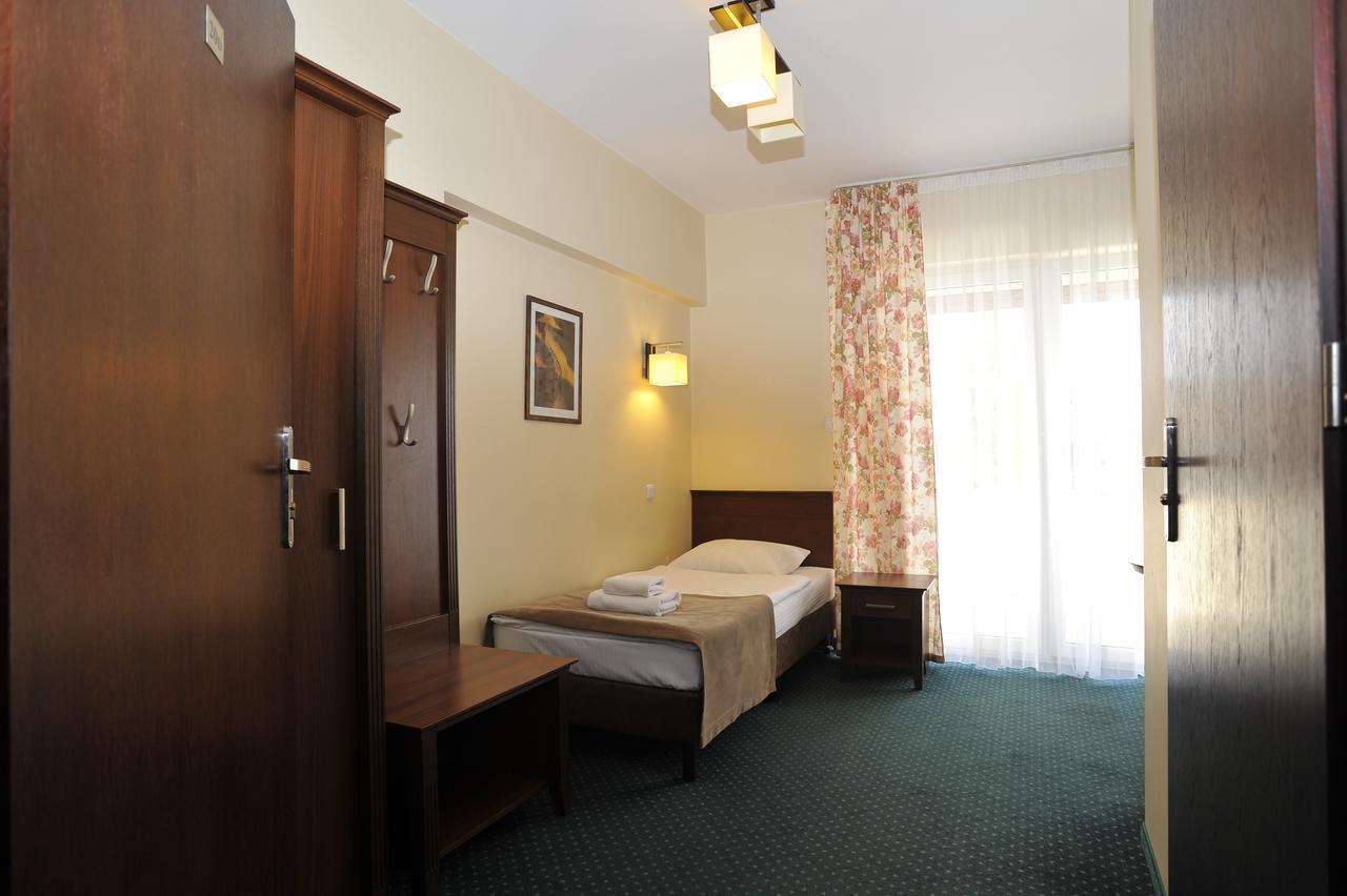 Hotel Lotos Woskrzenice Duze エクステリア 写真