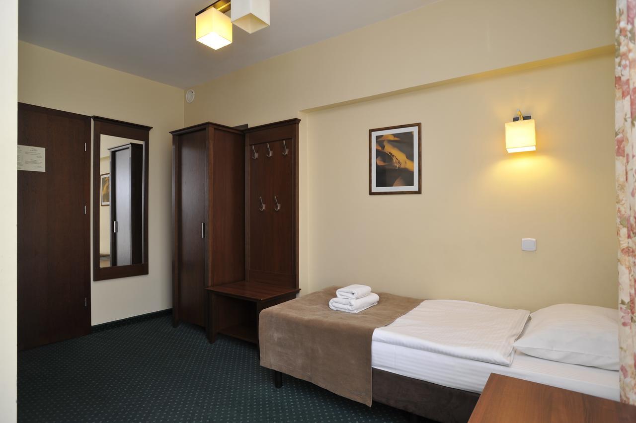 Hotel Lotos Woskrzenice Duze エクステリア 写真