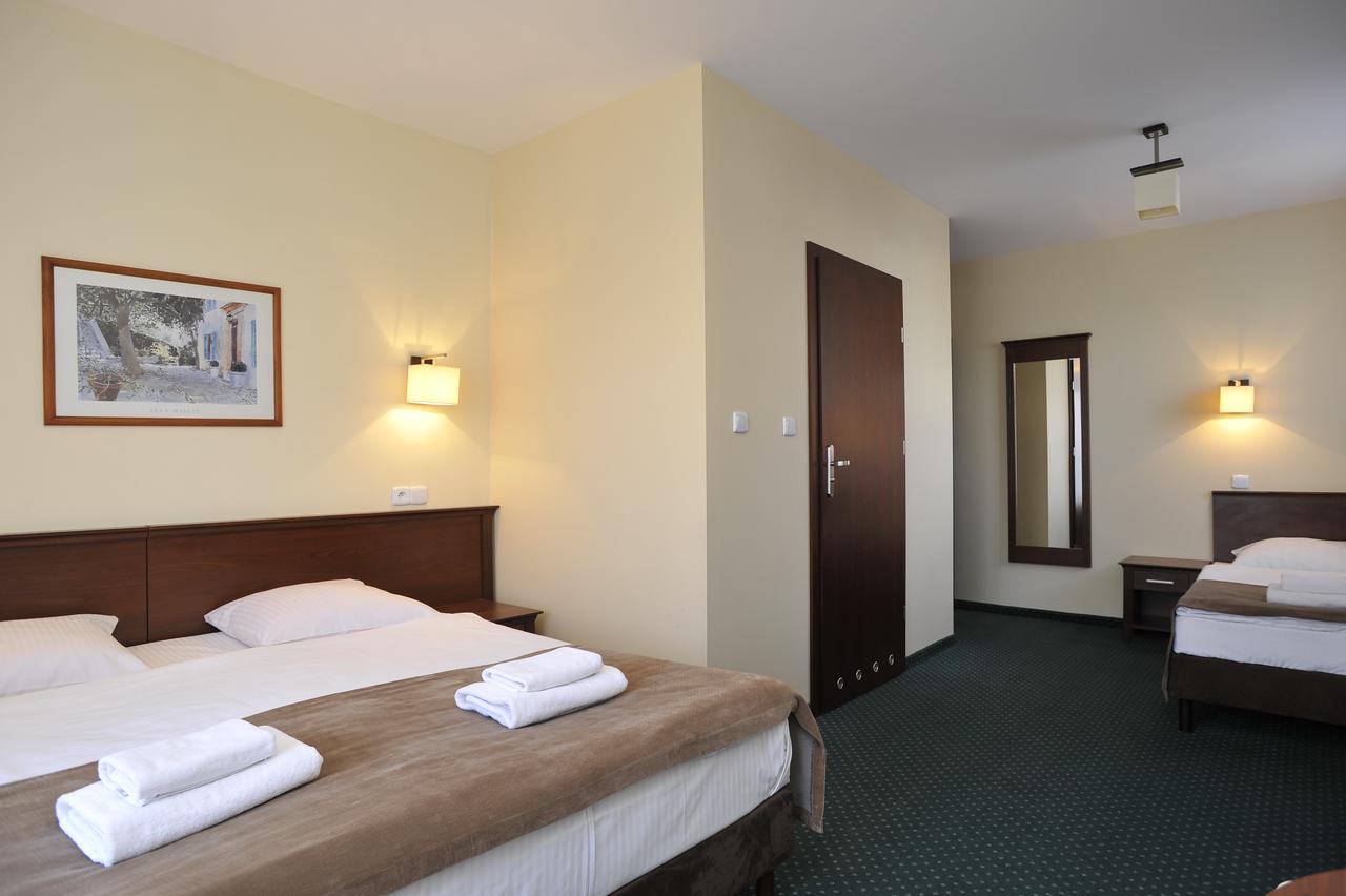 Hotel Lotos Woskrzenice Duze エクステリア 写真