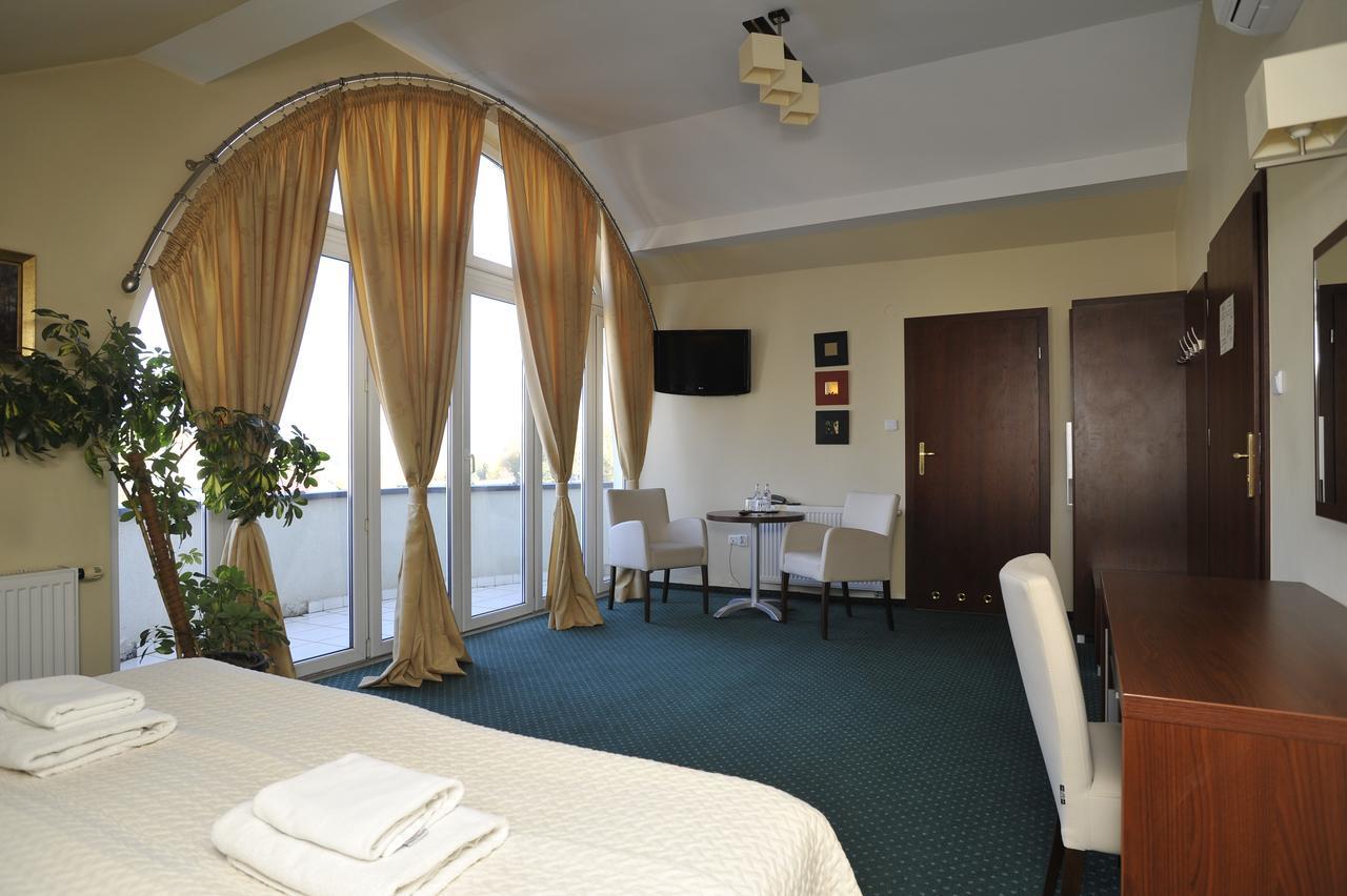 Hotel Lotos Woskrzenice Duze エクステリア 写真