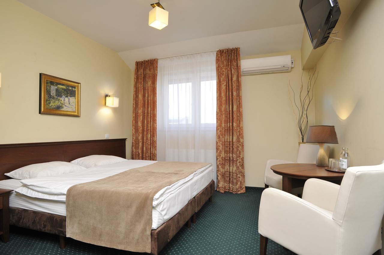 Hotel Lotos Woskrzenice Duze エクステリア 写真