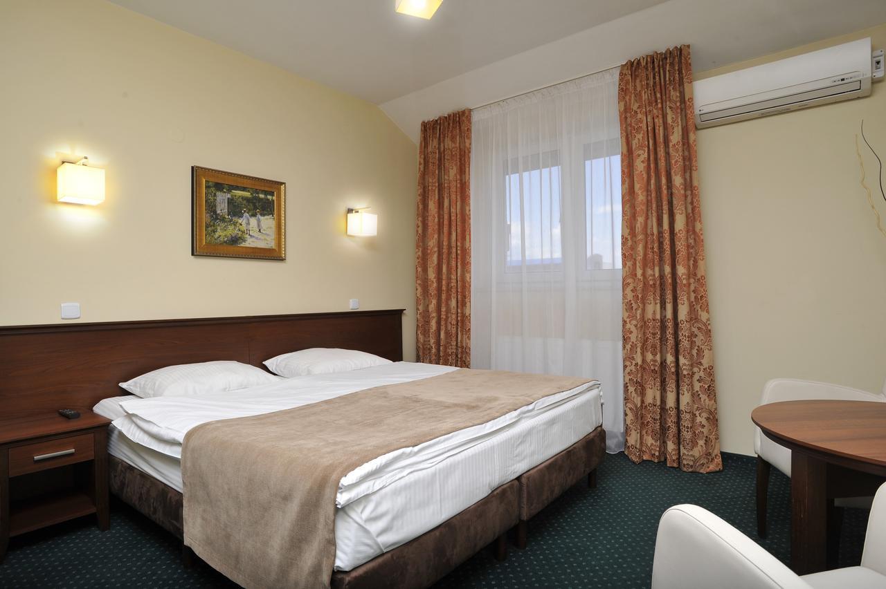Hotel Lotos Woskrzenice Duze エクステリア 写真