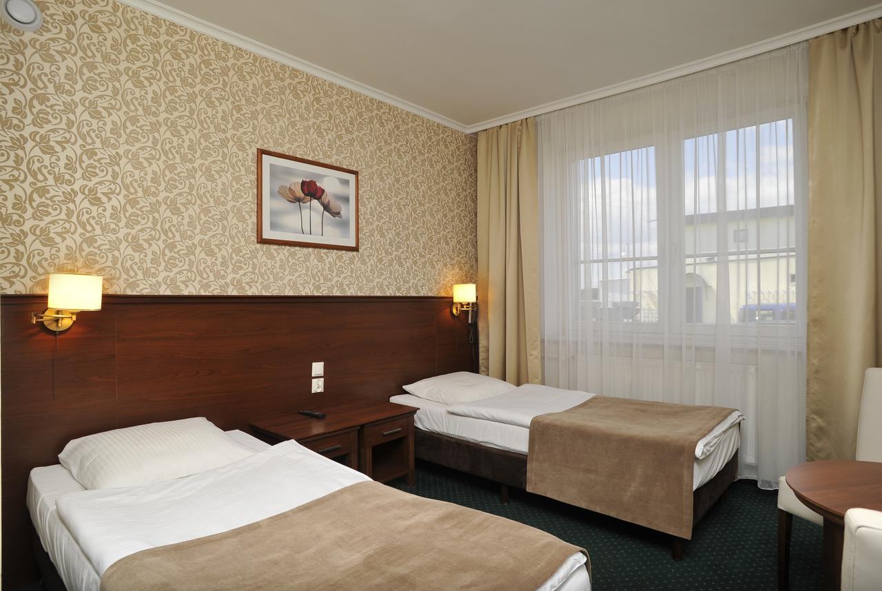 Hotel Lotos Woskrzenice Duze エクステリア 写真