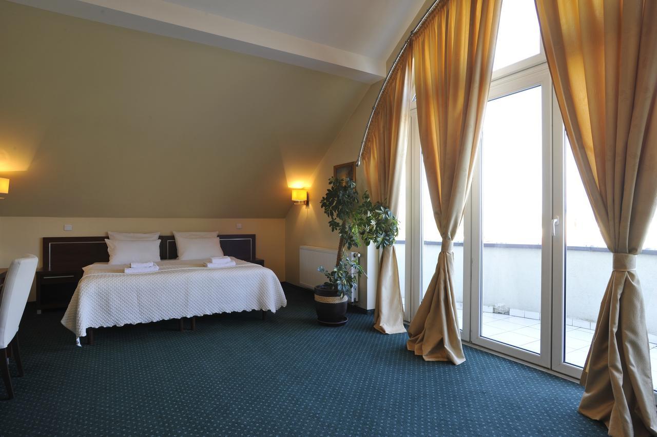 Hotel Lotos Woskrzenice Duze エクステリア 写真