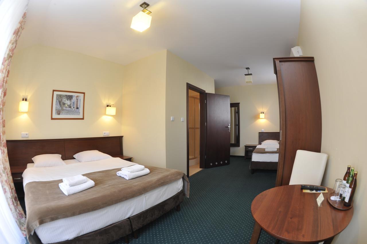 Hotel Lotos Woskrzenice Duze エクステリア 写真